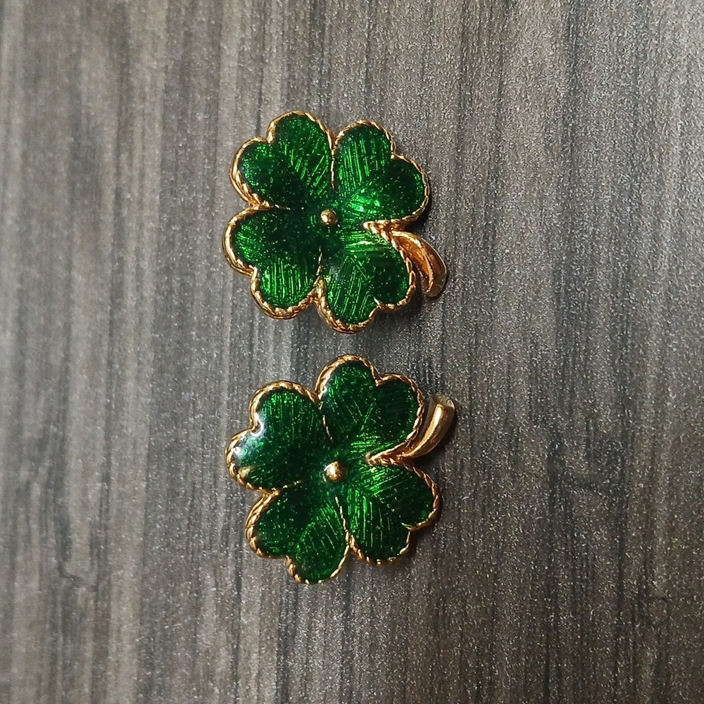 Vintage Avon 4 Leaf Clover Earrings